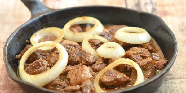Pulpă de porc cu ceapă