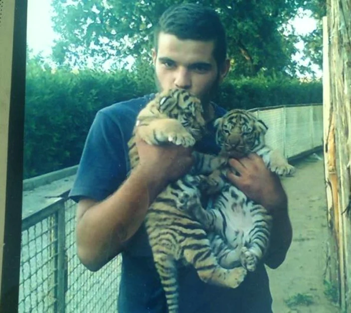 Familia tânărului care şi-a pierdut viaţa după ce a căzut într-o groapă cer să se facă dreptate