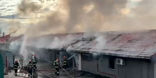 Un incendiu de proporții a izbucnit luni dimineață, 25 august, în Buftea foto captura vid ISU