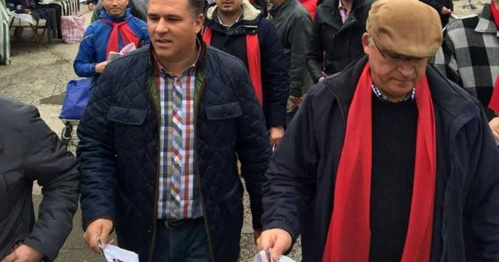 Titi Nicuşor Statache (stânga), membru PSD,  i-a făcut campanie actualului primar