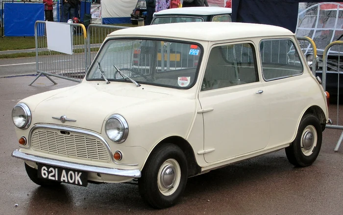 primul model Mini