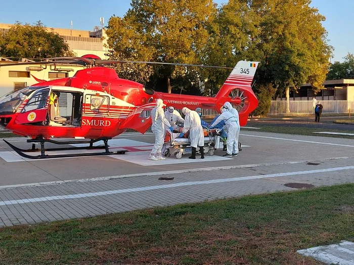 Pacient cu COVID, aflat în stare gravă, transferat de urgenţă în Ungaria cu un elicopter SMURDFOTO: IGAv