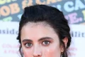 Andie Macdowell hipnotizează cu ochii exoftalmici de culoarea mării  jpeg