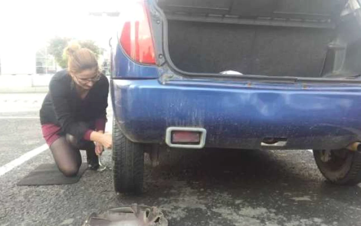 Schimbarea unei roţi poate dureri de cap şoferilor FOTO Ş. Both