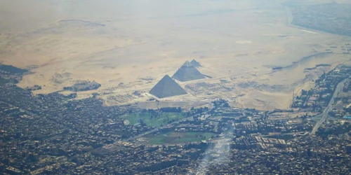 cairo egipt marile piramide foto shutterstock