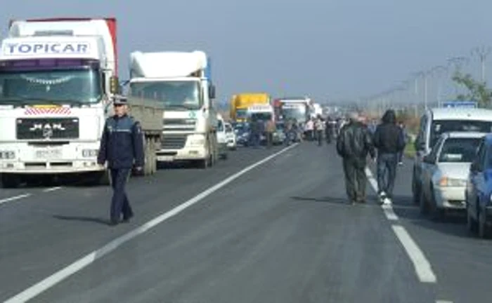 Maşini oprite în trafic