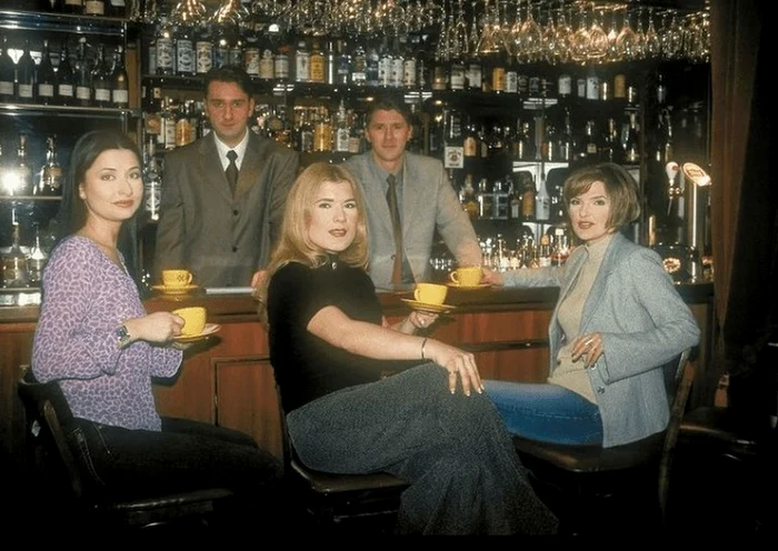 Gabriela Crsitea acum 20 de ani, alături de alți patru colegi de breaslă / Foto: Arhiva personală