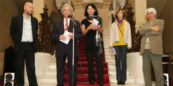 Un regizor şi o arhitectă, uniţi prin fotografie