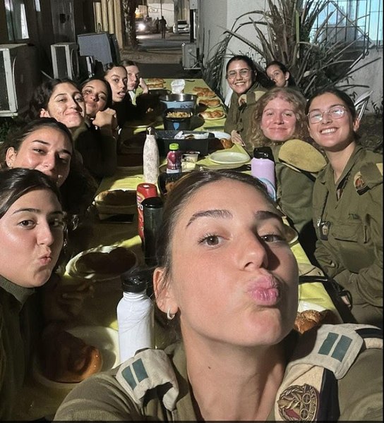 Mărturia în premieră a două ostatice supraviețuitoare captivității Hamas. Presimțirea stranie din noaptea atacului