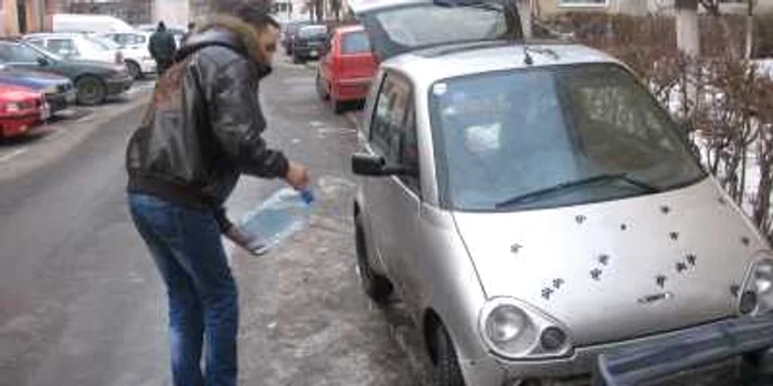 Giurca Daniel este foarte încântat de „maşinuţa” pe care şi-a cumpărat-o.