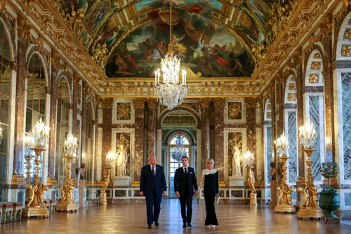 Donald Trump și soții Macron la Versailles FOTO AFP