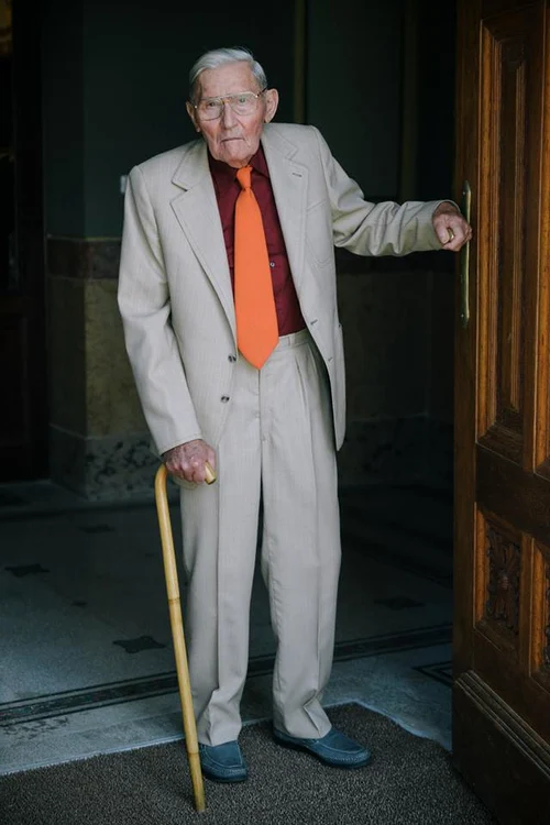 Autoritățile locale au apreciat munca de excepție a lui Weil Alois și i-au acordat florarului o diplomă de onoare a orașului Arad.