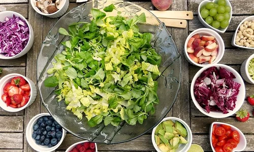 5 salate care te ajuta sa slabesti  sunt sanatoase satioase si usor de preparat jpeg