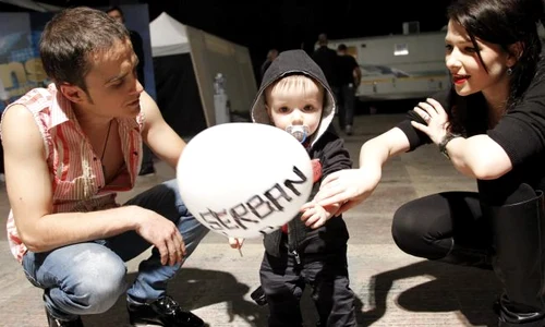 cel mai mic si dragut sustinator al perechii serban valentina dansez pentru tine jpeg