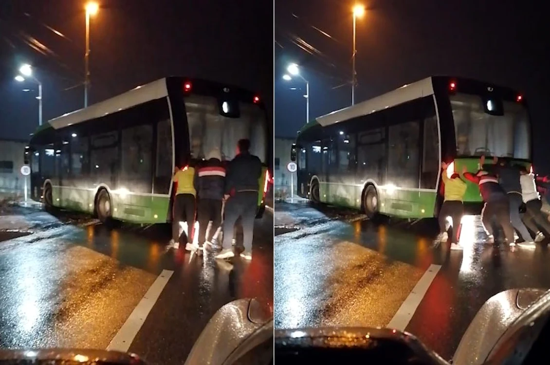 Şoferii firmei de transport au încercat să împingă autobuzul către autobază FOTo: colaj Facebook