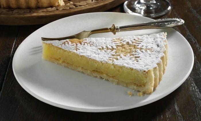 tarta cu branza si gem jpeg