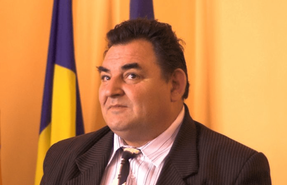 Acuzații la o primărie din Maramureș. Angajați puși să facă curățenie în casa părintească a secretarei generale MAI