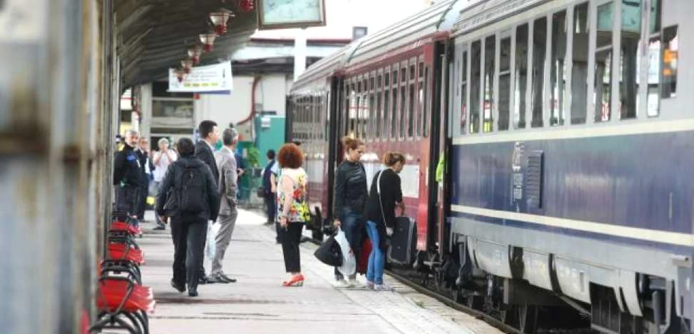 Nu mai puţin de 17 trenuri sunt afectate. Foto: Adevărul
