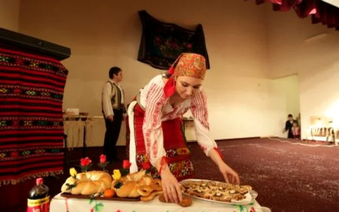 Spectacol umanitar la Colegiul Naţional Ştefan Velovan