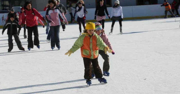 Patinoarul va fi dat în folosinţă mâine (Foto Arhivă)