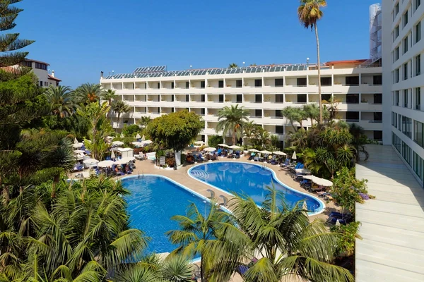 Vacanță ratată în Tenerife pentru un turist cazat la un hotel all-inclusive: „Am găsit gândaci în mâncare zilnic. Mișunau peste tot”