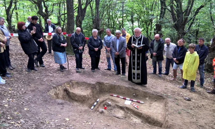 Trei luptători anticomuniști, deshumați în zona comunei Cricău, județul Alba / FOTO jpeg