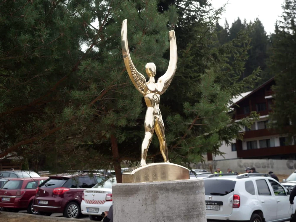 Icar, statuia creată de Liviu Cornel Babeș și dezvelită în memoria sa FOTO Primăria Brașov