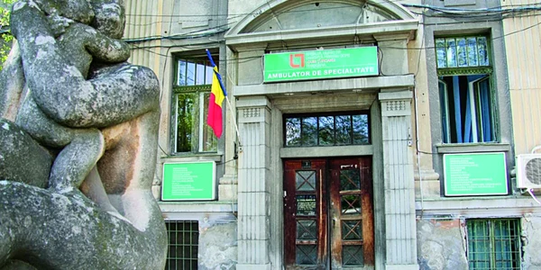 Băiatul de 14 ani se află internat la Terapie Intensivă  Spitalul „Louis Ţurcanu”. Foto: Sebastian Tătaru