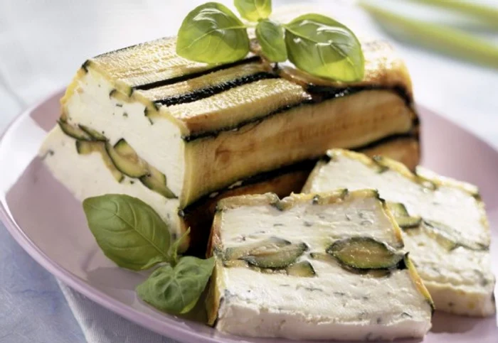 
    Descoperă o reţetă simplă de terină cu brânză şi dovlecei!clickpoftabuna.ro  