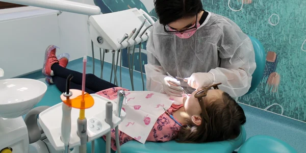 1 copil dentist jpg jpeg
