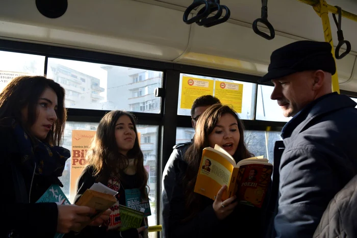 Voluntarii Bibliotecii au citit din lirica eminesciană