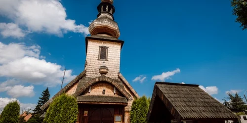 Biserica de lemn Sfântul Arhanghel Mihail Foto Visit Mureș jpg