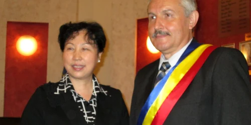 Edilii din Râmnicu Vâlcea caută investitori chinezi pentru Oltchim