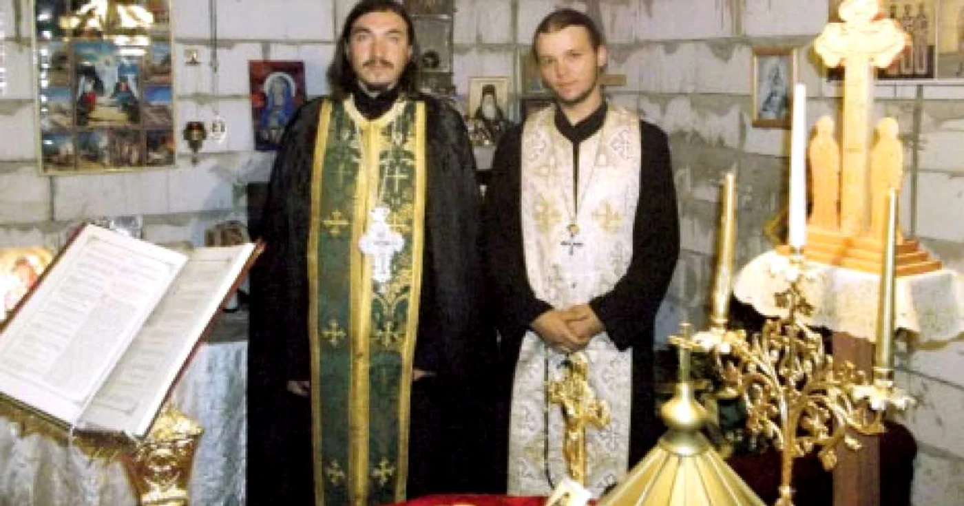Stareţul Serafim şi părintele Glicherie, într-o fotografie postată pe blogul mănăstirii „private“ de la Copăceana