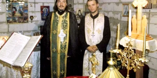 Stareţul Serafim şi părintele Glicherie, într-o fotografie postată pe blogul mănăstirii „private“ de la Copăceana