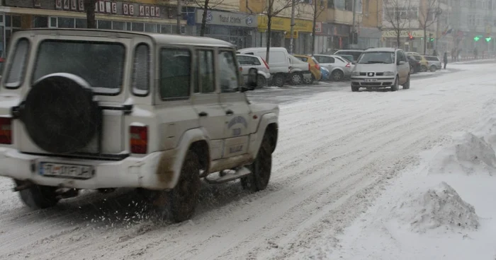 Zăpada a pus stăpânire pe drumurile din Tulcea