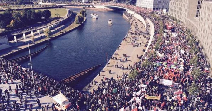 150.000 de oameni au manifestat împotriva TTIP la Berlin FOTO Twitter @NamiConrad