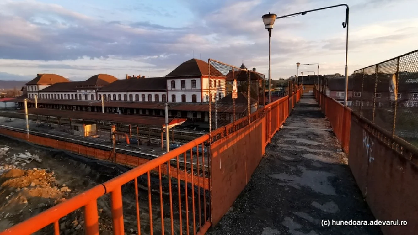Pasarele Gării Simeria. Foto: Daniel Guţă. ADEVĂRUL
