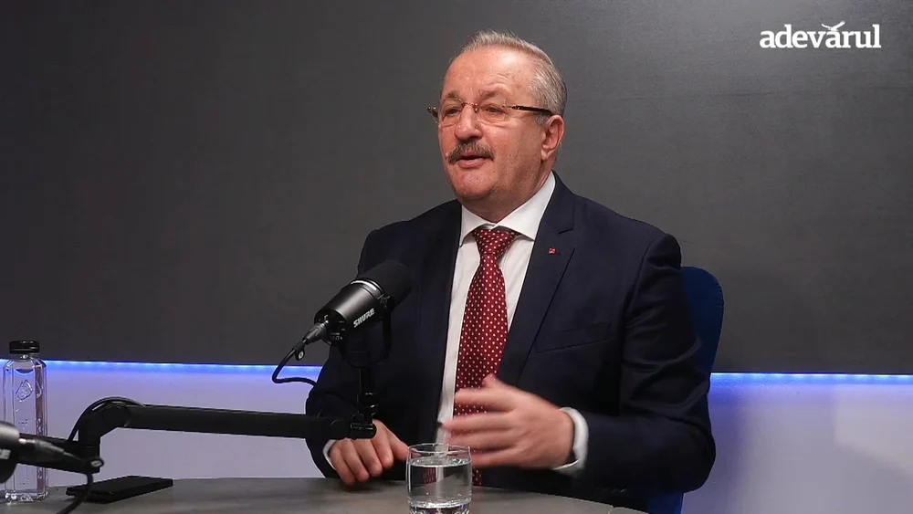Dîncu îl suspectează pe ministrul Apărării că vrea să își pună oamenii lui în poziții cheie. „Sper să nu fie cum a fost la fabrica de armament de la Sadu”