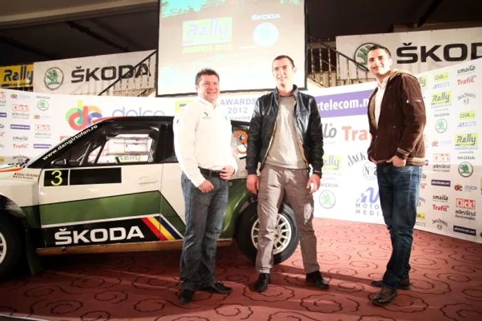 
    Rares Dumitrescu si Florin Zalomir, alături de Dan Gârtofan şi maşina de 300.000 de euro  