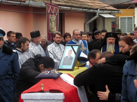 inmormantarea militarului de la bontida foto