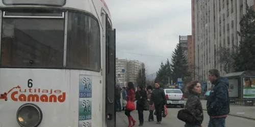 Călătorii vor circula cu autobuzele în anumite intervale orare.