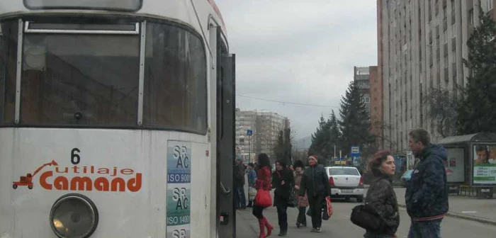 Călătorii vor circula cu autobuzele în anumite intervale orare.