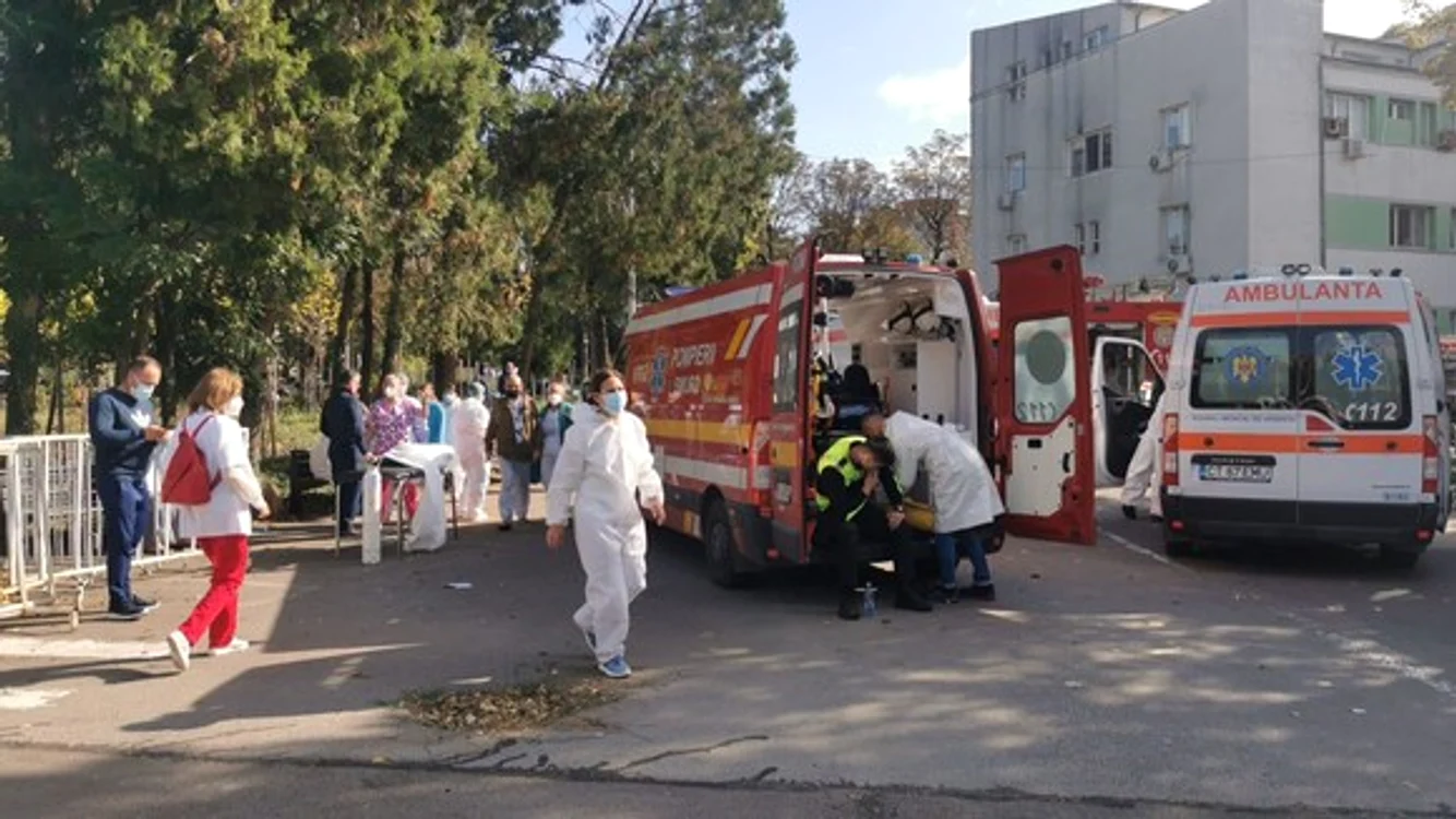Mai mulți pacienți au fost evacuați pe geamFoto: ISU