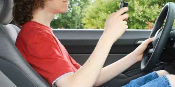 VIDEO Urmările unui SMS scris la volan