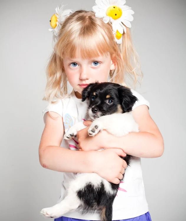 
    Oricât de mult v-aţi dori un căţel mic şi drăgălaş, lăsaţi-l să stea mai mult cu mama lui!  