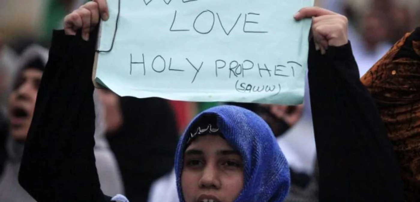 O musulmană şiită din oraşul pakistanez Lahore, în cadrul unui protest anti-american organizat pe 17 septembrie 2012 de gruparea islamistă Majlis-e-Wahdat-e-Muslimeen FOTO: Reuters
