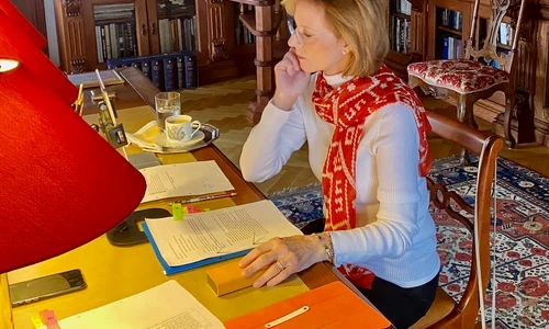 2 casa regala ucraina majestatea sa margareta ajutoare crucea rosie refugiati vama petea satu mare vama siret suceava 1 jpg jpeg