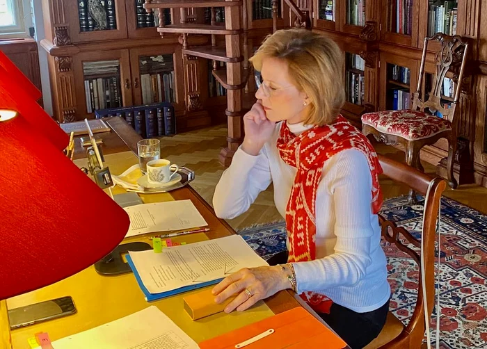 2 casa regala ucraina majestatea sa margareta ajutoare crucea rosie refugiati vama petea satu mare vama siret suceava 1 jpg jpeg