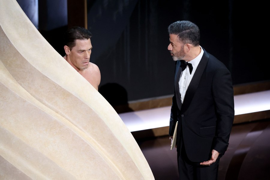 John Cena a prezentat gol-goluţ Premiul Oscar pentru „Cele mai bune costume” VIDEO